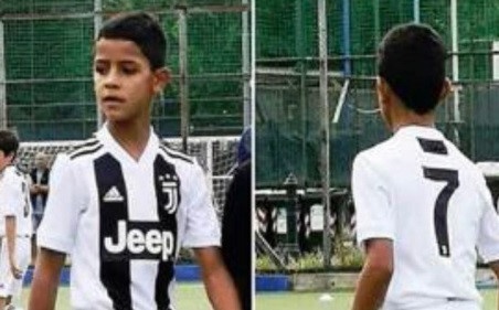 Ronaldo Junior ghi ban dang cap trong mau ao U9 Juventus hinh anh