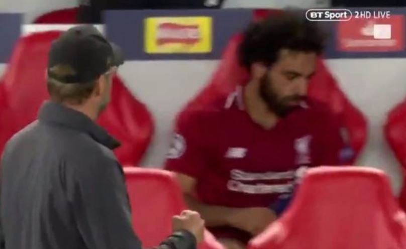 Salah that vong nem chai nuoc khi Firmino ghi ban cho Liverpool hinh anh