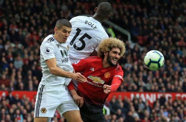 Tan cong be tac, Man Utd bi tan binh cam hoa tai Old Trafford hinh anh