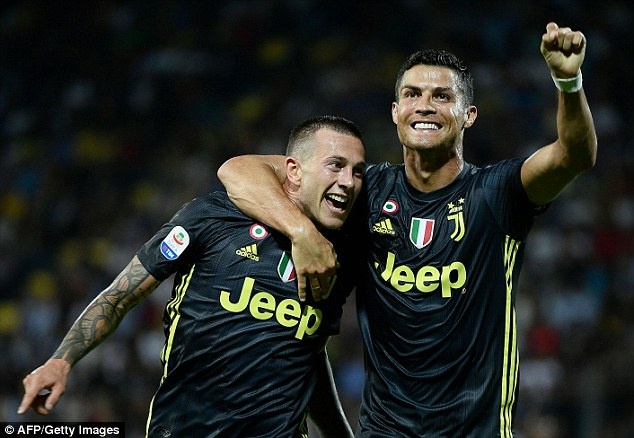 Ronaldo lai ghi ban giup Juventus duy tri mach thang tai Serie A hinh anh