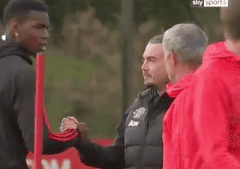 Pogba to thai do voi Mourinho ngay trong buoi tap hinh anh