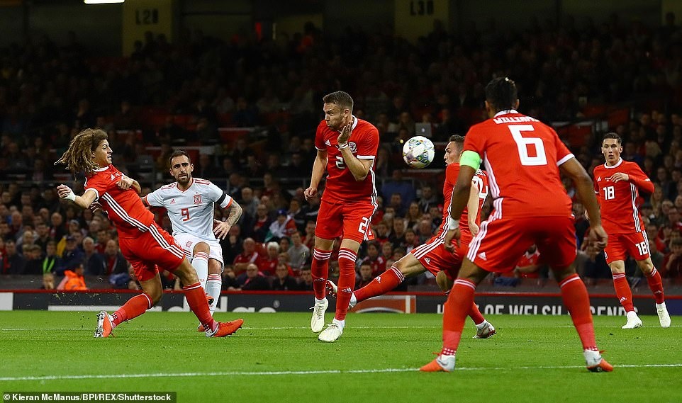 Wales bị Tây Ban Nha vùi dập ảnh 2 Wales bi Tay Ban Nha vui dap anh 2