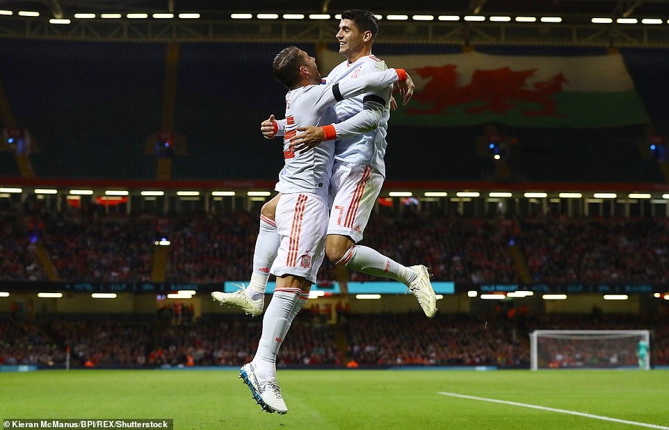 Wales bi Tay Ban Nha vui dap anh 3