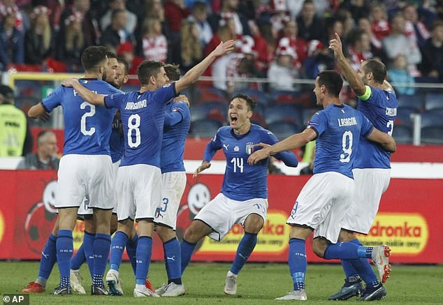 Italy thang Ba Lan anh 9