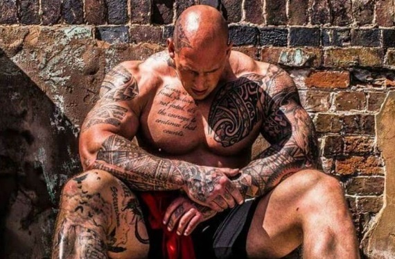 Van dong vien the hinh cao hon 2 m chuyen sang thi dau MMA hinh anh