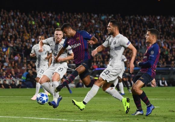 Messi cung con trai den xem Barca anh 5