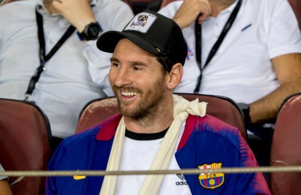 Messi cung con trai den xem Barca anh 7