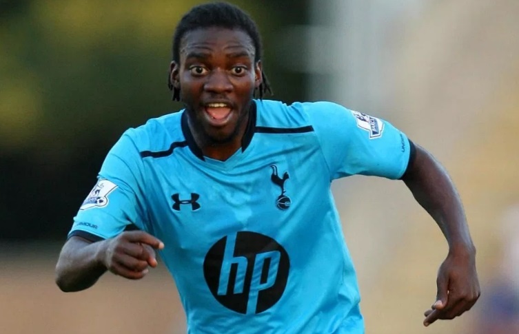 Cuu cau thu Tottenham bi sa thai vi mang ma tau den san tap hinh anh