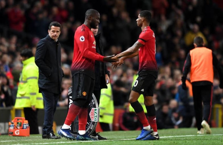 Vao san tu ghe du bi,  Lukaku van bi CDV xi va anh 1