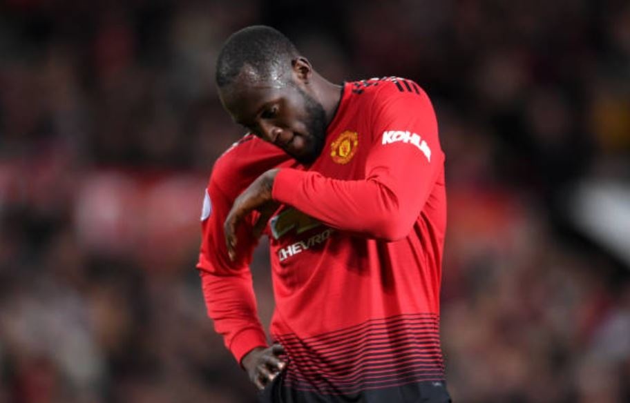 Vao san tu ghe du bi, Lukaku van bi CDV chi trich hinh anh