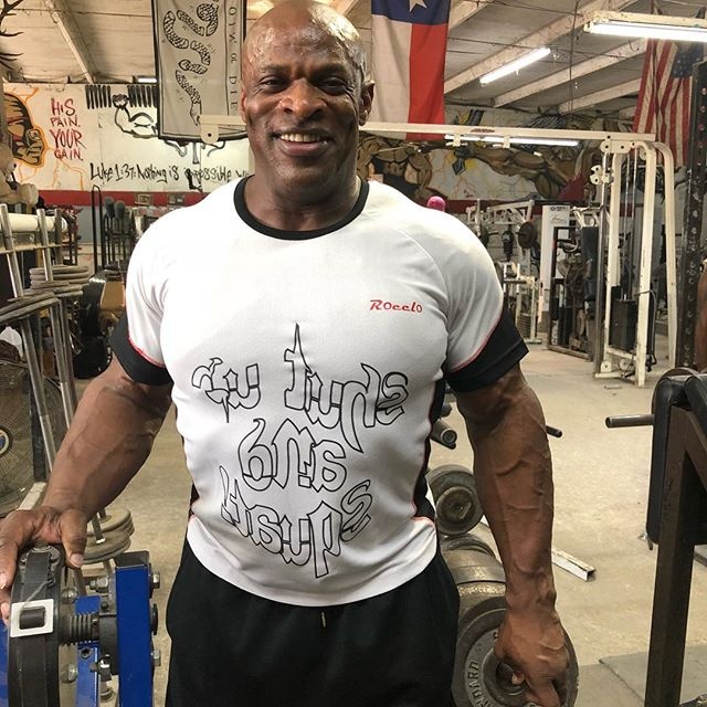 Ronnie Coleman ngồi xe lăn ảnh 2 Ronnie Coleman ngoi xe lan anh 2