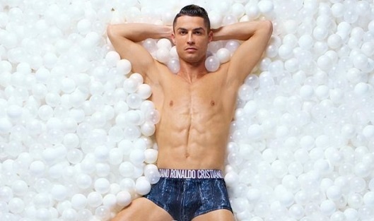 Ronaldo dan dau top 10 'ong hoang' tren Instagram hinh anh