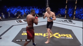 Vo si Nam Phi knock-out doi thu bang cu xoay nguoi cui cho hinh anh