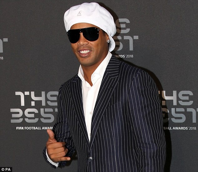 Ronaldinho vo no anh 1