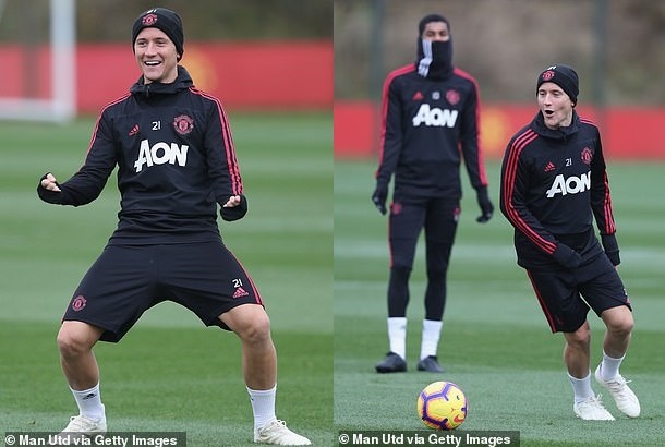 Pogba vang mat o derby Manchester anh 2