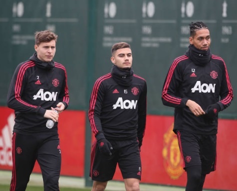 Pogba vang mat o derby Manchester anh 5