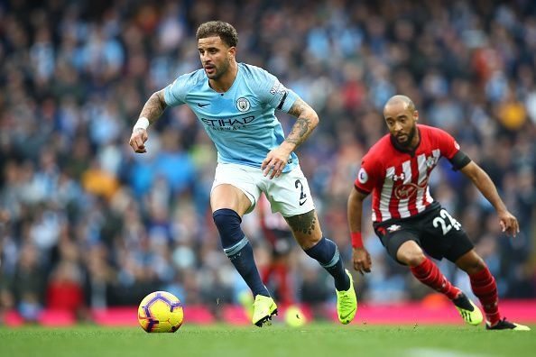 doi hinh derby thanh Manchester anh 2