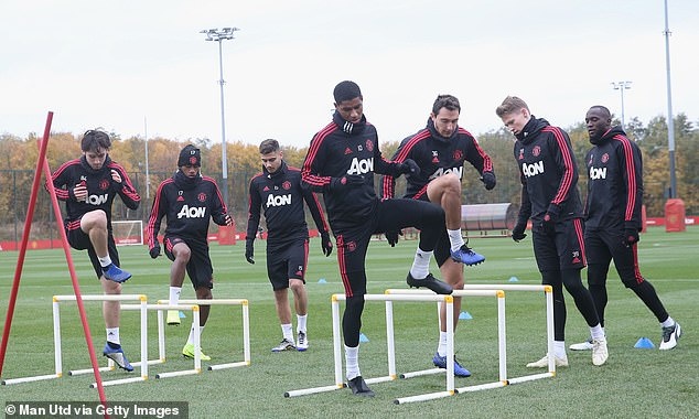 Pogba vang mat o derby Manchester anh 7