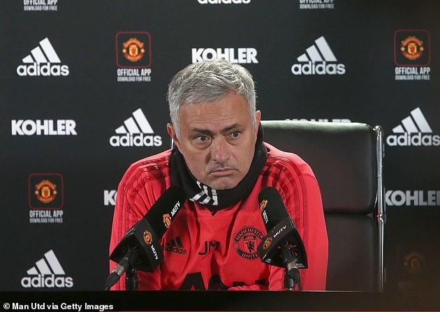 Pogba vang mat o derby Manchester anh 8