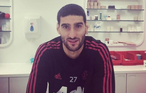 CDV ngo ngang vi Fellaini bat ngo xuong toc hinh anh