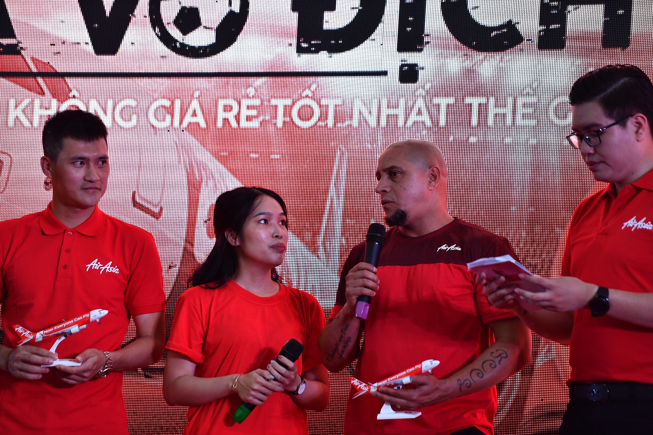 Roberto Carlos giao lưu với CĐV ảnh 2 Roberto Carlos giao luu voi CDV anh 2