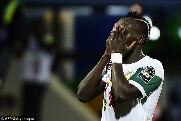 Sadio Mane bat khoc vi bi co dong vien nha la o o cup chau Phi hinh anh