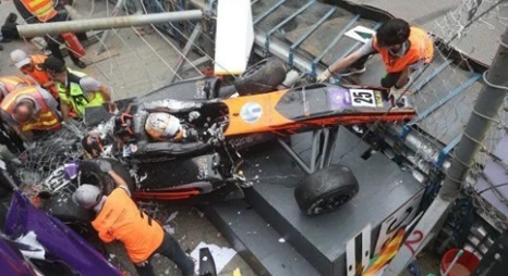 Nu tay dua gay cot song sau vu tai nan o Macau hinh anh