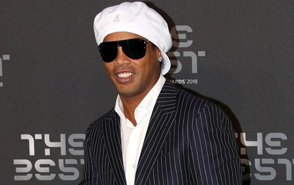 Tiet lo bat ngo vu Ronaldinho chi con 5 bang trong tai khoan hinh anh