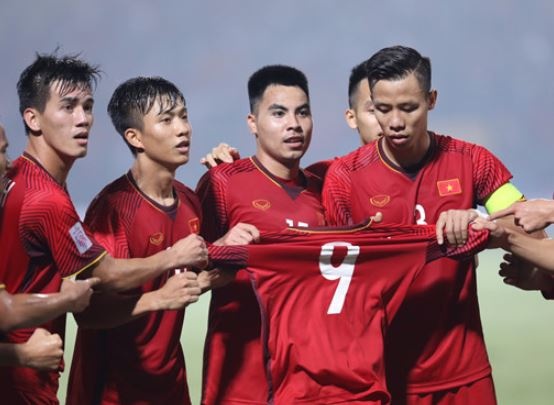 Van Toan nen nuoc mat cam on dong doi sau man tri an hinh anh