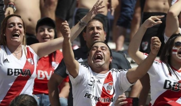 Tran cau nong nhat hanh tinh bi hoan lan thu hai hinh anh