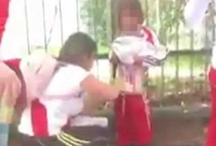 Buoc phao sang quanh nguoi con de qua tram an ninh tran Superclasico hinh anh