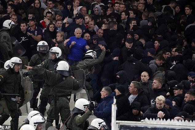 bom xăng ở trận AEK vs Ajax ảnh 7 bom xang o tran AEK vs Ajax anh 7