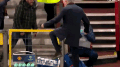 HLV Mourinho dap pha ngoai duong bien sau pha ghi ban cua Fellaini hinh anh