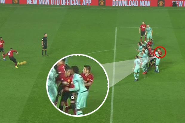 MU ghi ban viet vi, CDV doi ap dung VAR tai Ngoai hang Anh hinh anh