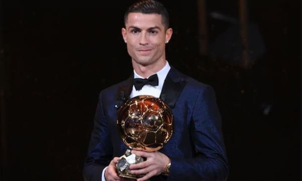 Rivaldo: 'Ronaldo moi xung gianh bong vang' hinh anh