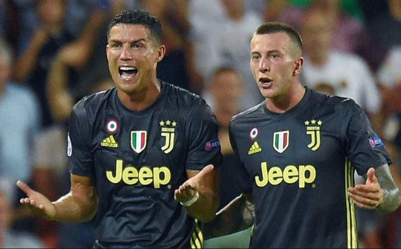 Ronaldo bi loai khoi doi hinh hay nhat vong bang Champions League hinh anh