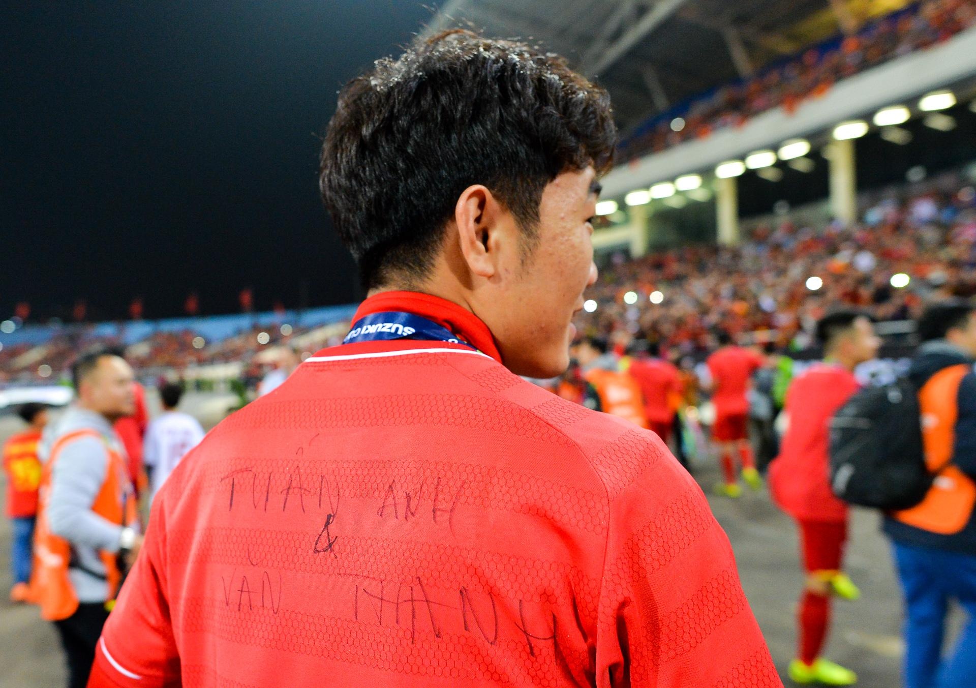 Xuan Truong mac ao ghi ten Tuan Anh anh 1