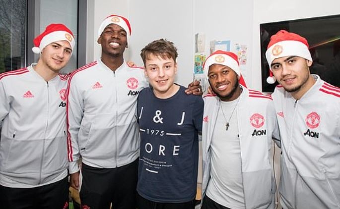 Paul Pogba di tu thien vai gio sau khi HLV Mourinho bi sa thai hinh anh