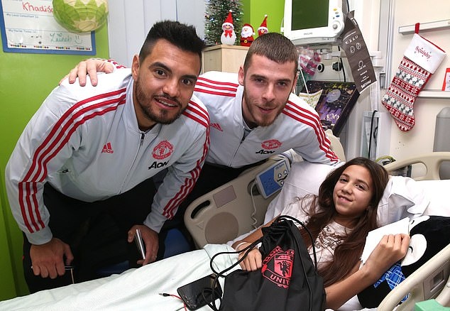 Pogba di tu thien sau khi Mourinho bi sa thai anh 7