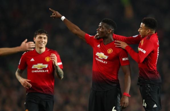 Pogba ra dang thu linh, thuc giuc dong doi truoc tran gap Huddersfield hinh anh