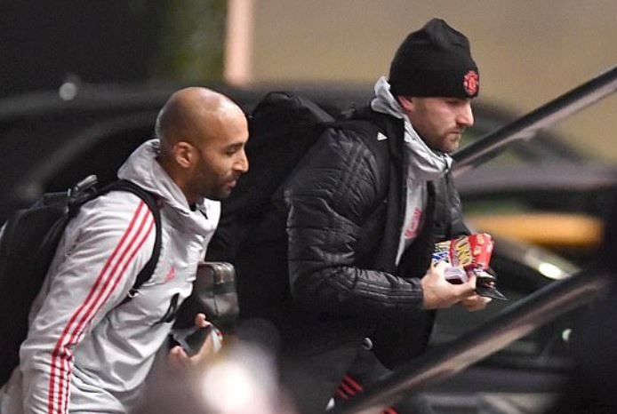 Sao MU mang bai den khach san dem truoc tran gap Bournemouth hinh anh