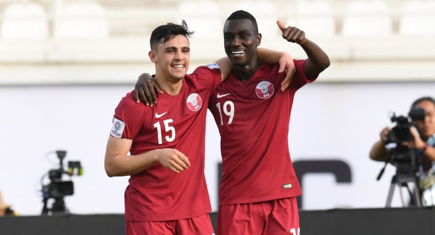 Ha Iraq, Qatar vao tu ket Asian Cup voi thanh tich giu sach luoi hinh anh