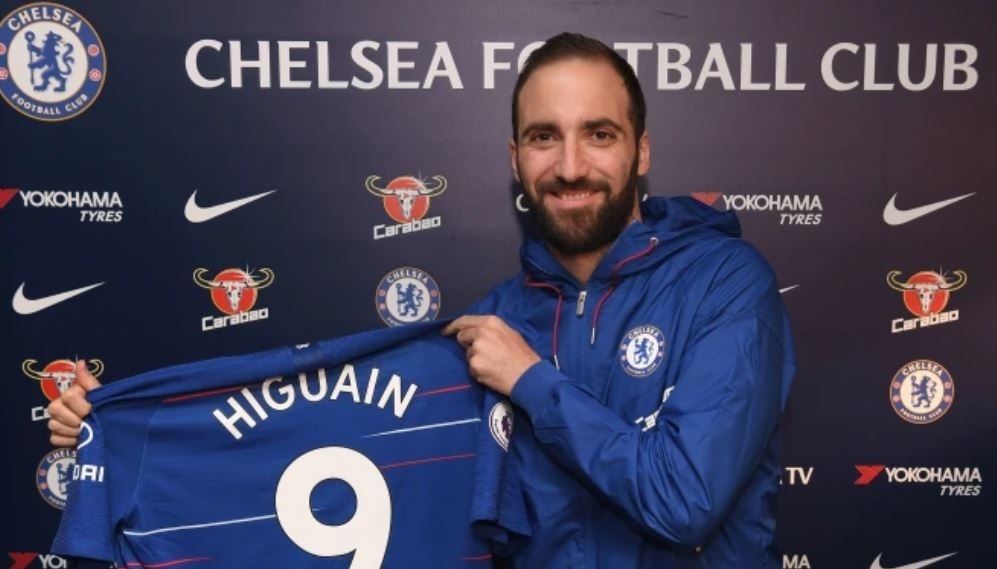 Higuain gia nhap Chelsea, mang so ao dinh loi nguyen o Stamford Bridge hinh anh