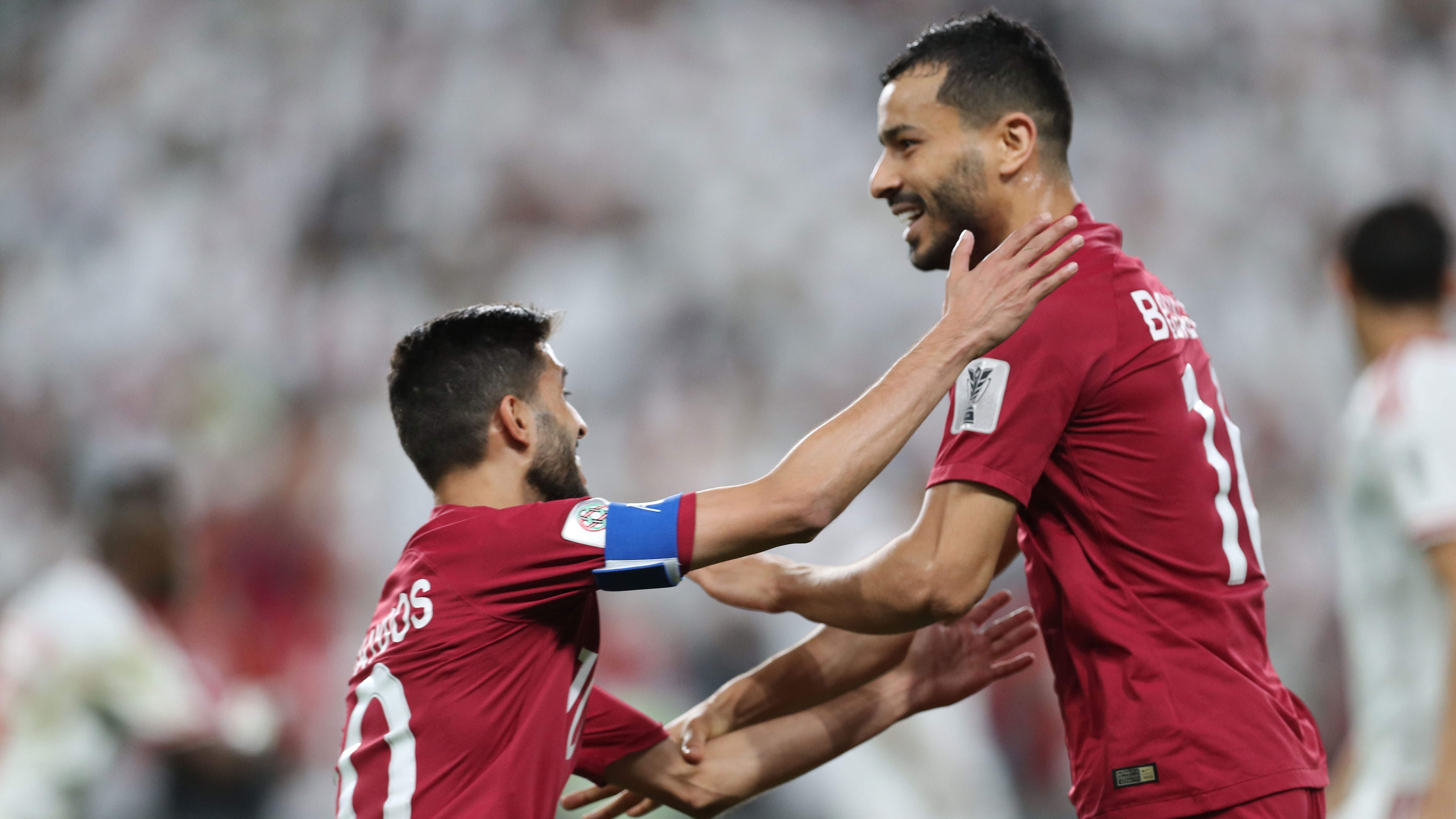 Qatar vao chung ket Asian Cup sau tran thang ap dao hinh anh