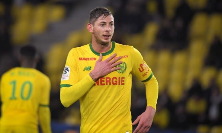Emiliano Sala duoc dien vao danh sach tran dau giua Cardiff va Arsenal hinh anh