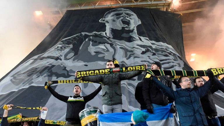 HLV Nantes khoc tuong niem Sala anh 1