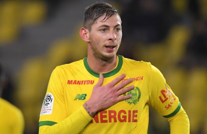 HLV Nantes roi nuoc mat trong phut tuong niem Emiliano Sala hinh anh