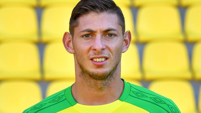 Tim thay may bay cho Emiliano Sala hinh anh