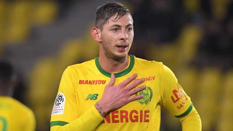 Cardiff City tu choi tra tien cho Nantes khi Emiliano Sala mat tich hinh anh