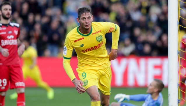 Nantes treo áo số 9 ảnh 1 Nantes treo ao so 9 anh 1